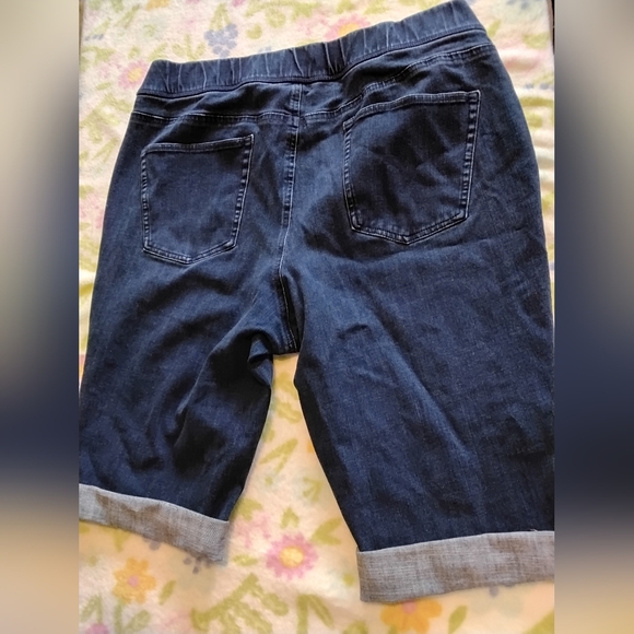Lands End bermuda Women’s Size 18 stretch jeans jean shorts 33W 11L High Rise - Picture 2 of 5